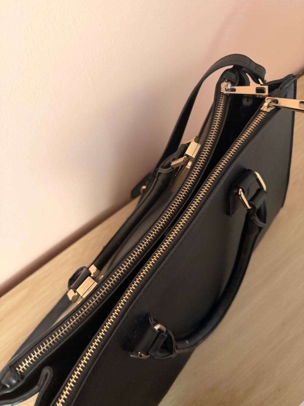Classic Black ALDO Handbag - Picture 4 of 9